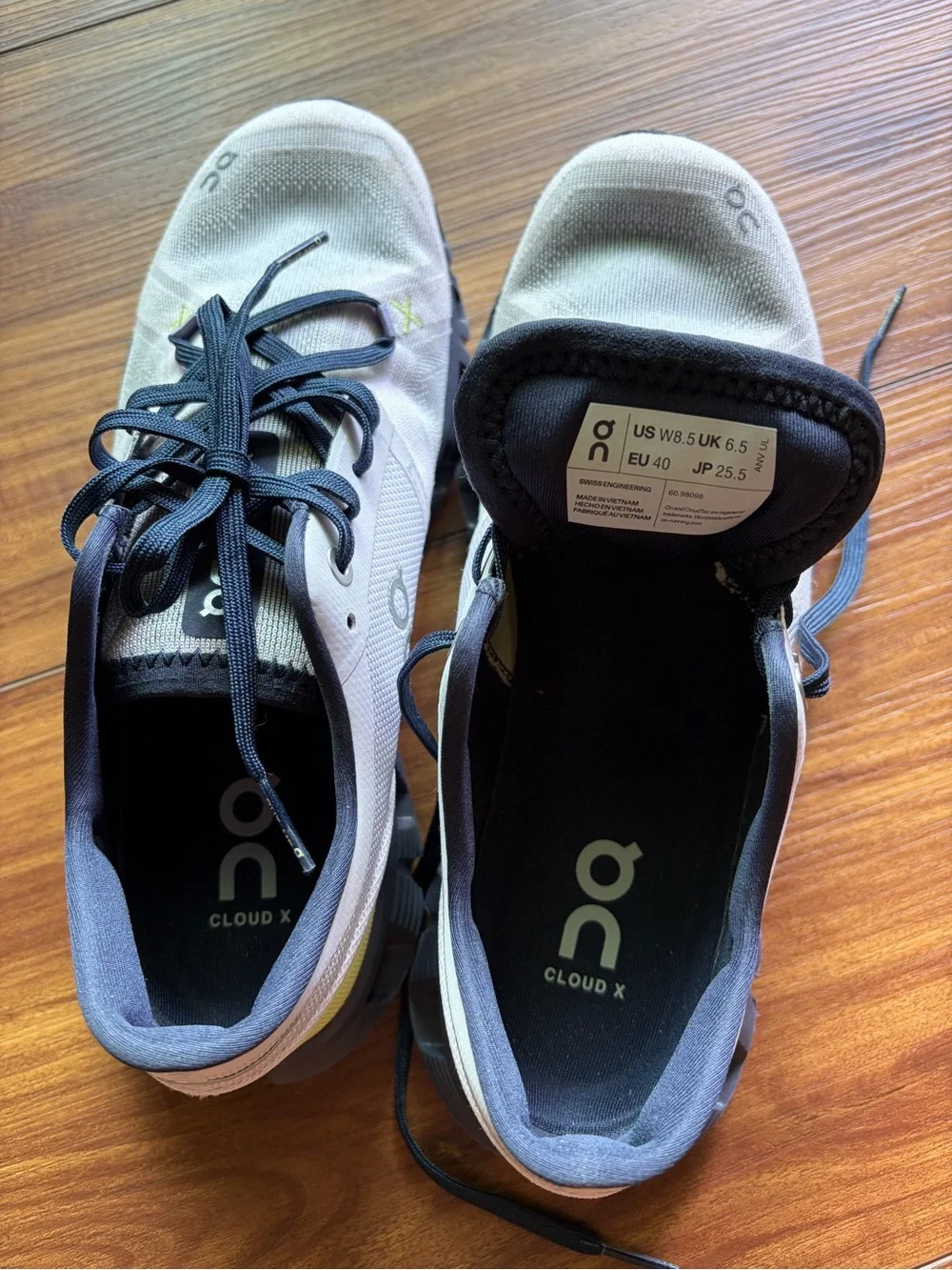 On Running Women’s Sneakers - Picture 4 of 10